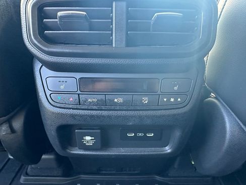 Used 2025 Honda Pilot Elite image 16