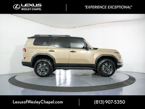 Used 2025 Lexus GX 550 image 4