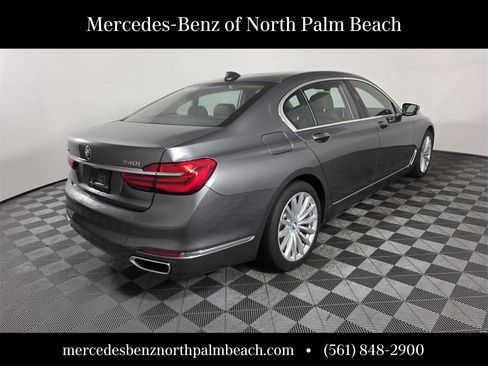 Used 2017 BMW 740i xDrive image 4
