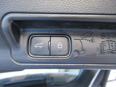 Used 2020 Ford Explorer XLT w/ Equipment Group 202A AWD/4WD image 36