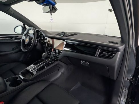 New 2026 Porsche Macan image 19