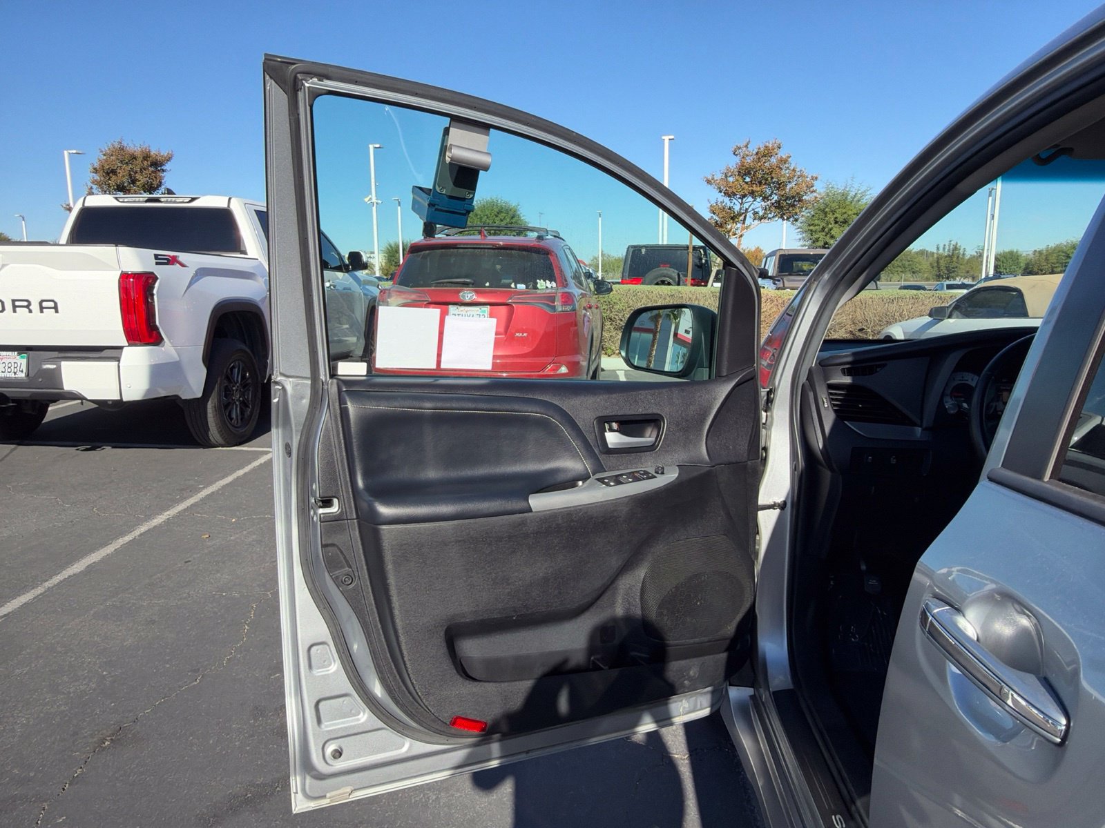 Used 2017 Toyota Sienna SE Premium FWD image 13