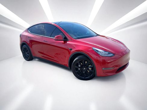 Used 2022 Tesla Model Y Long Range AWD/4WD image 1