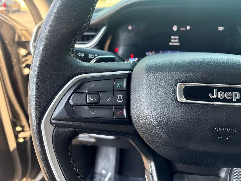Used 2023 Jeep Grand Cherokee L Laredo AWD/4WD image 16