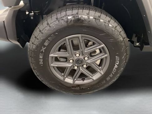 Used 2025 Jeep Wrangler Sport AWD/4WD image 27