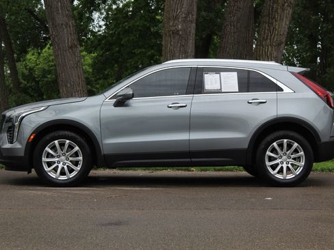Used 2023 Cadillac XT4 Luxury w/ Cold Weather Package FWD image 5