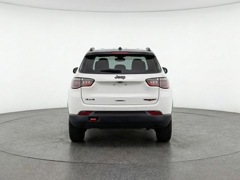 Used 2025 Jeep Compass Trailhawk image 7