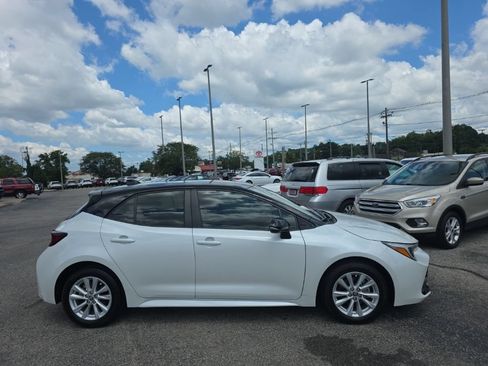 Used 2024 Toyota Corolla SE FWD image 3