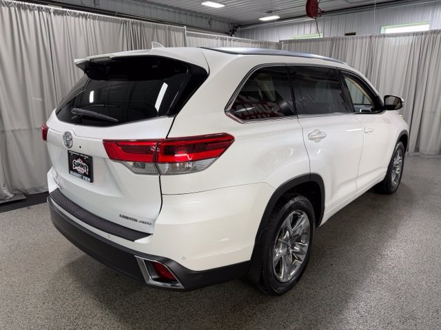 Used 2017 Toyota Highlander Limited Platinum AWD/4WD image 4