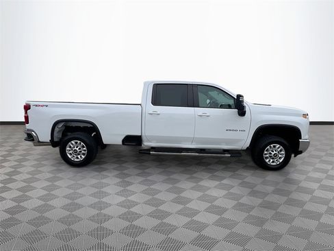 Used 2024 Chevrolet Silverado 2500 LT image 8