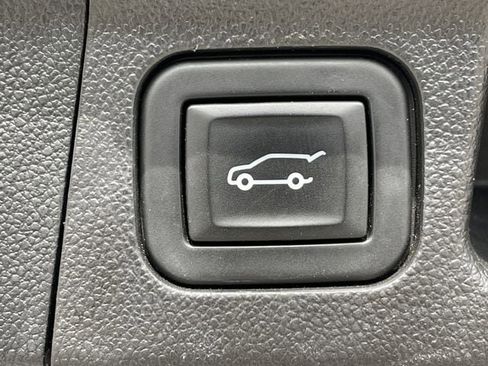 Used 2023 GMC Acadia Denali image 27