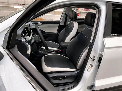 New 2026 Volkswagen Taos SE AWD/4WD image 11
