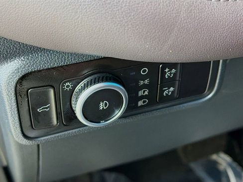 Used 2025 Ford Explorer Platinum w/ LUX Leather Package image 35