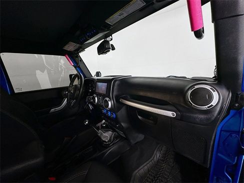 Used 2016 Jeep Wrangler Unlimited Sahara image 24