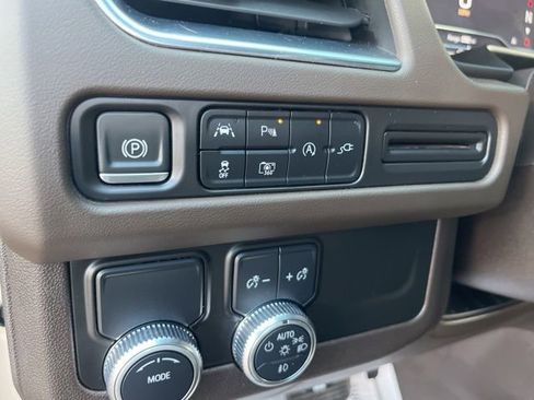 Used 2022 GMC Yukon XL SLT w/ SLT Premium Package RWD image 14