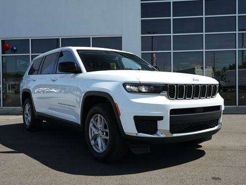 Used 2021 Jeep Grand Cherokee L Laredo w/ Luxury Tech Group I AWD/4WD image 3