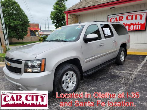 Used 2007 Chevrolet Suburban LT w/ LT Preferred Equipment Group AWD/4WD image 1