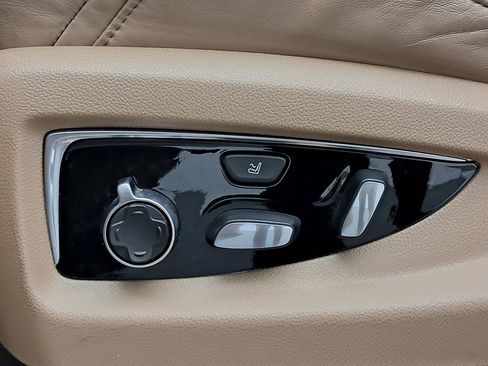 Used 2020 Cadillac Escalade ESV Platinum image 10