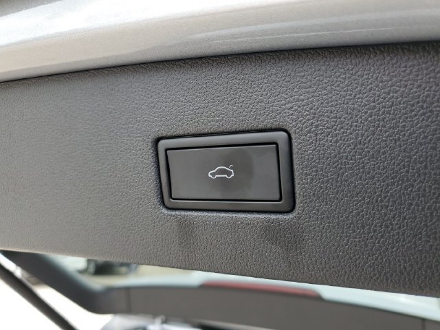 Used 2022 Volkswagen Tiguan SE FWD image 8