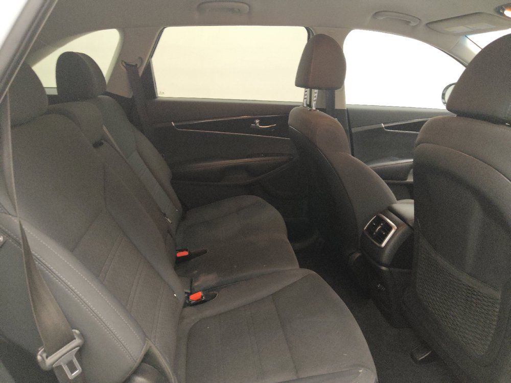 Used 2020 Kia Sorento L FWD image 19
