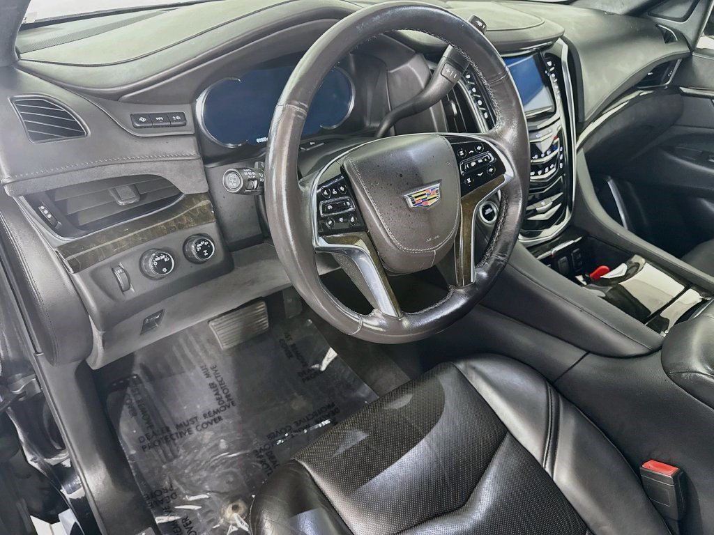 Used 2020 Cadillac Escalade Platinum AWD/4WD image 21