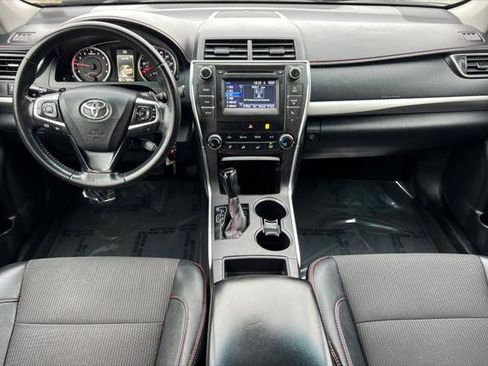 Certified 2016 Toyota Camry SE image 3
