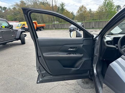 Used 2025 Nissan Kicks SV w/ Charging Package image 22