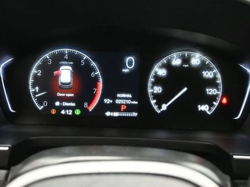 Used 2025 Honda Pilot Touring image 13