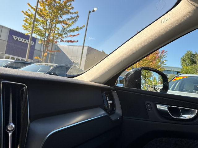 Certified 2023 Volvo XC60 B5 Core AWD/4WD image 18