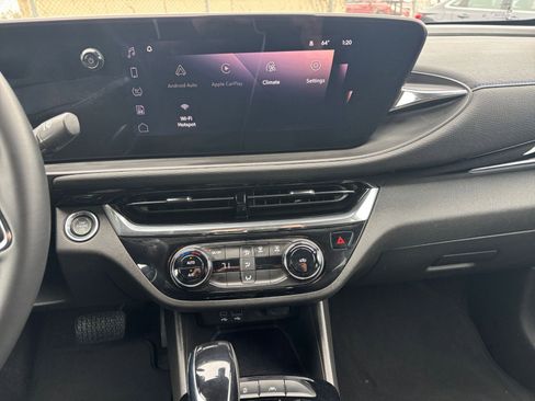 Used 2025 Buick Envista Sport Touring image 17