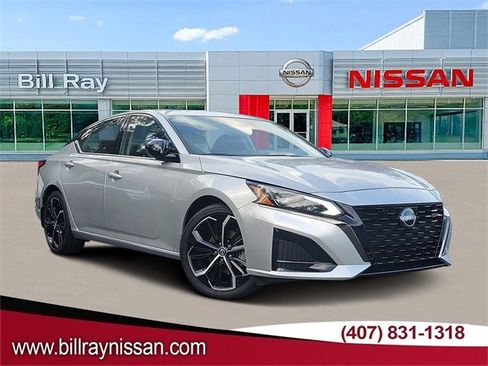 Used 2024 Nissan Altima 2.5 SR w/ SR Premium Package image 1