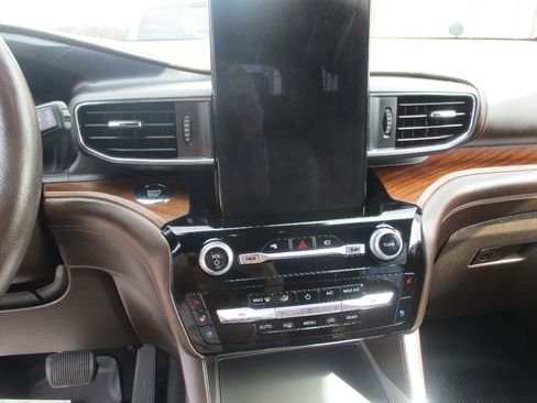 Used 2021 Ford Explorer King Ranch w/ Premium Technology Package image 5