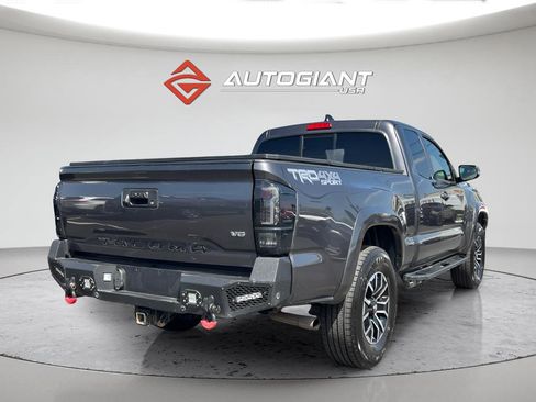 Used 2022 Toyota Tacoma TRD Sport w/ TRD Premium Sport Package AWD/4WD image 7