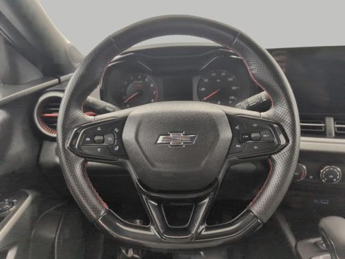 Used 2025 Chevrolet Trax RS w/ Driver Confidence Package FWD image 5