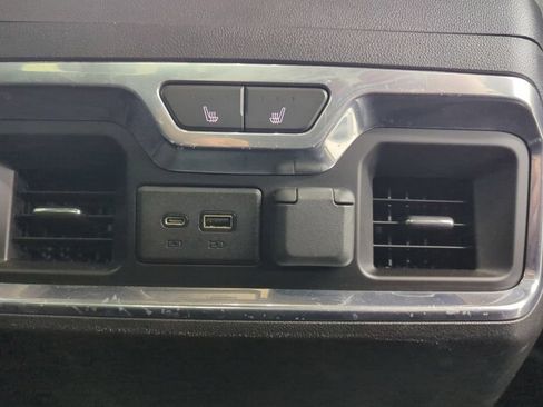 Used 2021 GMC Sierra 1500 AT4 w/ AT4 Premium Package AWD/4WD image 34