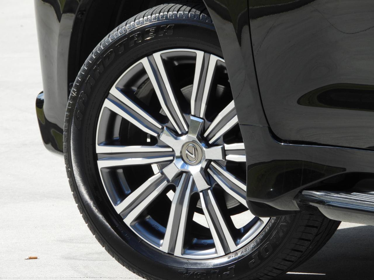 Used 2016 Lexus LX 570 4WD image 25