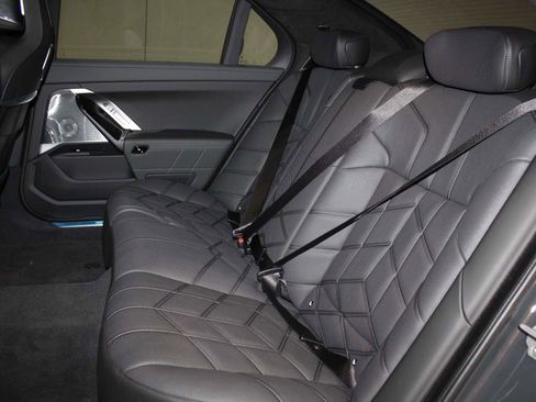 Used 2026 BMW 750e xDrive image 18