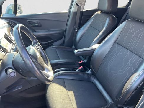 Used 2019 Chevrolet Trax LT w/ LT Convenience Package image 10