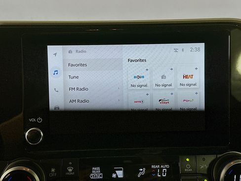 Used 2025 Toyota Highlander LE image 21