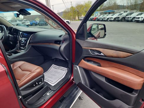 Used 2020 Cadillac Escalade Premium Luxury w/ LPO, Radiant Package AWD/4WD image 41