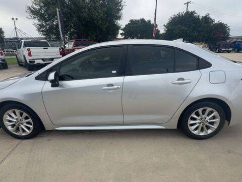 Used 2022 Toyota Corolla LE w/ LE Convenience Package FWD image 5