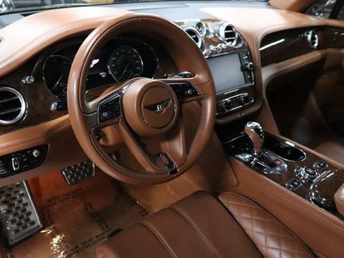 Used 2017 Bentley Bentayga AWD/4WD image 10