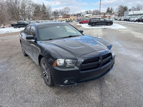 Used 2014 Dodge Charger SXT image 1
