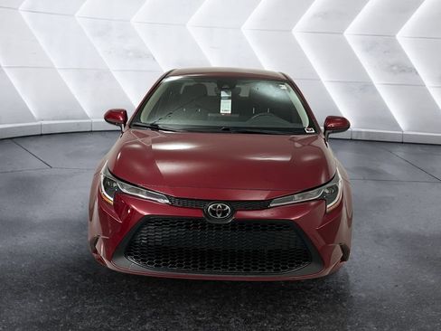 Used 2022 Toyota Corolla LE image 2