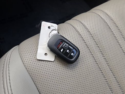 Certified 2025 Honda HR-V EX-L image 19