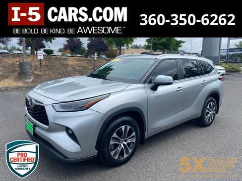 Used 2023 Toyota Highlander XLE FWD image 1