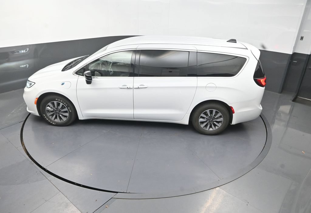 Used 2024 Chrysler Pacifica Limited FWD image 18