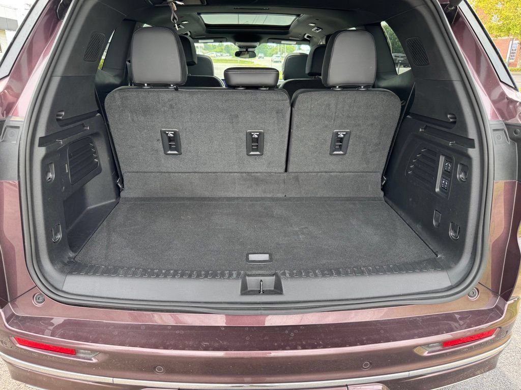 Certified 2025 Buick Enclave Avenir w/ LPO, Floor Liner Package FWD image 27
