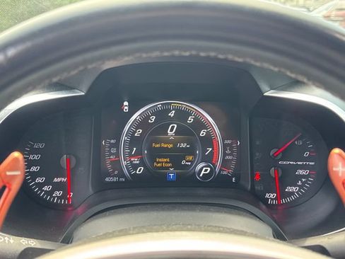 Used 2019 Chevrolet Corvette Stingray Coupe w/ 1LT RWD image 16