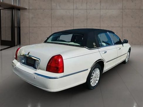 Used 2004 Lincoln Town Car Ultimate RWD image 3